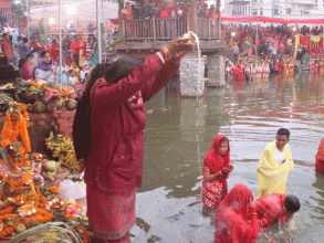 उदाउँदो सूर्यलाई अघ्र्य दिइयो