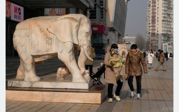 चीनको जनसङ्ख्या लगातार चौथो वर्ष घट्यो