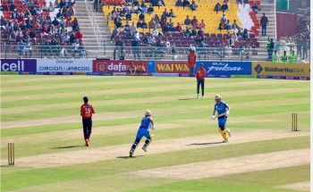  कर्णाली याक्सले चितवन राइनोजविरुद्ध ब्याटिङ गर्दै