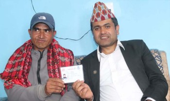 बुबाआमा टुङ्गो नभएका इन्द्रबहादुरलाई ३६ वर्षमा नागरिकता