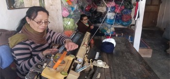 घरेलु उद्यममा व्यस्त भोजपुरका दुई दिदीबहिनी