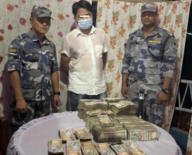 स्राेत नखुलेको एक करोड एक लाखसहित पक्राउ
