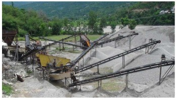 अरुण नदीमा रहेको अवैध क्रसर उद्योग सञ्चालनमा रोक