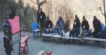 दार्चुलाको अपि हिमाल-३ मतदान केन्द्रमा अहिलेसम्म मतदान सुरु भएन