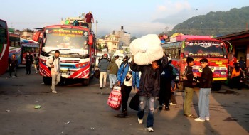 दसैं मनाउन घर फर्किनेको चाप, पाँच लाखभन्दा बढीले छाडे उपत्यका