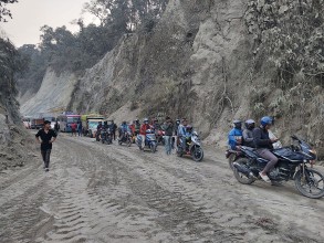 दाउन्ने सडकखण्डको यात्रा कष्टपूर्ण