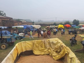 धान बेच्न चार दिन, किसान रातभर लाइनमा