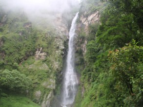 ओझेलमा ताप्लेजुङको ढङ्ढंगे झरना