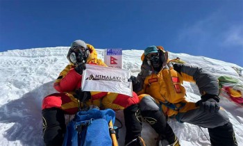 सी जुन्जीको टोली बन्यो  सगरमाथा र लोत्से आरोहण गर्ने पहिलो चिनियाँ आरोही