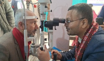 गाउँमा निःशुल्क आँखा उपचार सेवा पाएपछि स्थानीवासीे खुसी