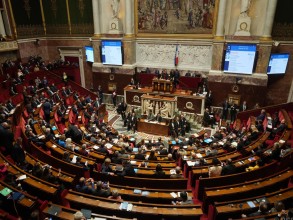 फ्रान्समा शटडाउन रोक्ने विधेयक पारित