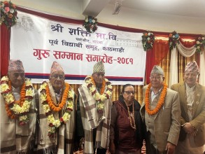 जसले विद्यालय जोगाए उनैबाट शिक्षक सम्मानित हुँदा ...