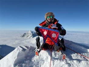 कृत्रिम खुट्टाकै सहारामा सातै महादेशका शिखर आरोहण