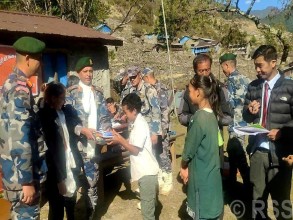 भोटखोलाका विद्यार्थीलाई न्यानो कपडा वितरण