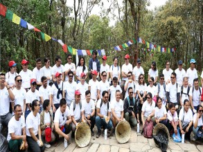 विश्व वातावरण दिवसमा प्लाष्टिक फोहोर संकलन गर्दै हाइकिङ