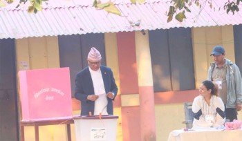 कोशीका मुख्यमन्त्री कार्कीद्वारा मतदान