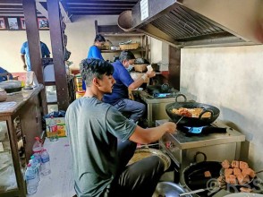 एकसय वर्ष पुरानो भुत्तेको जेरी पसल