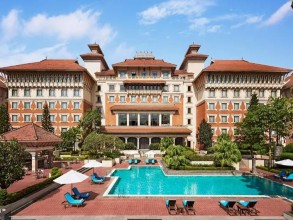 हायात होटलबाट निकालियाे सम्पूर्ण कर्मचारी