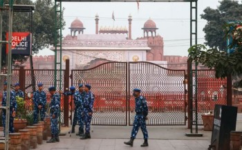 दिल्ली विस्फोटपछि काश्मीरमा भारतीय प्रहरीको व्यापक छापामारी