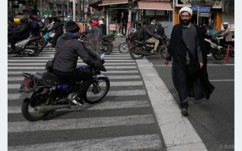 दबाबबीच इरानमा क्रान्ति दिवस