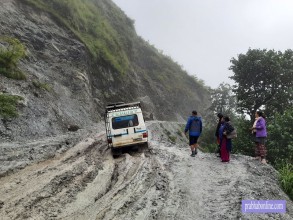 पहिरोले सुदूरपश्चिमका प्रमुख राजमार्ग अवरुद्ध
