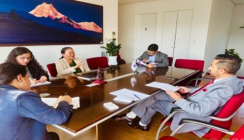 कोरियामा रहेका दूतावासका अधिकारीलाई अभिभावक बनेर काम गर्न  सञ्चारमन्त्रीको आग्रह