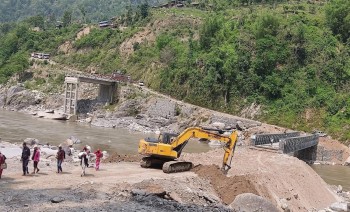 सुनकोशीको बेलिब्रिज झिकिएपछि समस्यामा स्थानीय