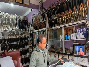 भोजपुरमा बन्छन् पाँच सयदेखि ५२ हजारसम्मका ‘भोजपुरे खुकुरी’