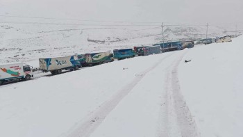 भारी हिमपात र वर्षाले मुस्ताङको जनजीवन प्रभावित, कोरला सडक अवरुद्ध
