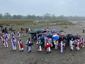मेडरी नाच सीप युवा पुस्तामा सिकाउँदै पाका