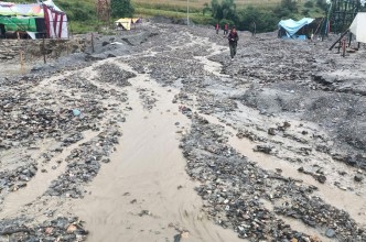 मध्यपहाडी लोकमार्ग अवरुद्ध