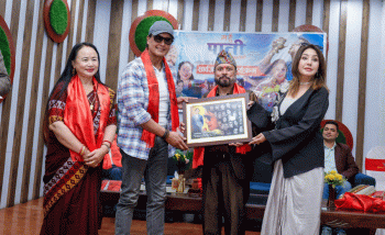 बम बहादुरको ‘म हुँ पानी’मा राजेश र करिस्माको रोमान्स 