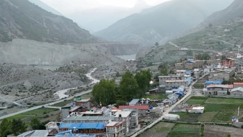 मनाङ यात्रामा मौसम बाधक