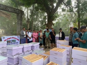 बन्दीपुरका एक सय किसानलाई मौरीसहित घार वितरण