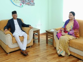 एमालेका अध्यक्ष ओली र पूर्वराष्ट्रपति भण्डारीबीच भेटवार्ता