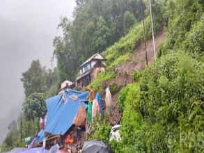 पर्वतको लाङ्दी पहिरो : पुरिएका दम्पतीमध्ये श्रीमान् मृत फेला, श्रीमतीको खोजी जारी