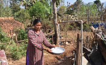 चम्घाका घरघरमा खानेपानी धारा