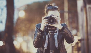 महिलालाई फोटो पत्रकारिता तालिम