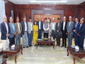 भूमि आयोगका पदाधिकारीद्वारा प्रधानमन्त्रीलाई ‘ब्रिफिङ’