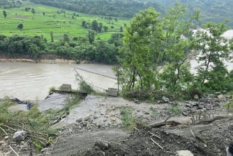 पृथ्वी राजमार्ग अवरुद्ध : पर्यटक बस सञ्चालनमा समस्या