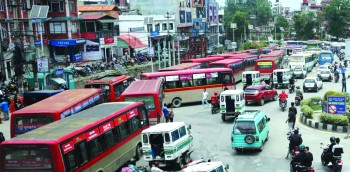 आन्दोलन चर्काउँदै यातायात व्यवसायी, यात्रुलाई सास्ती