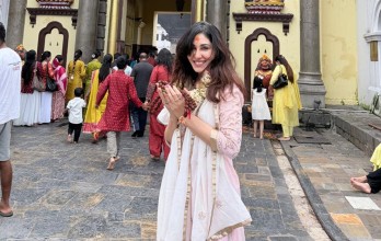 बलिउड अभिनेत्री पूजा चोपडाद्वारा पशुपतिनाथको दर्शन