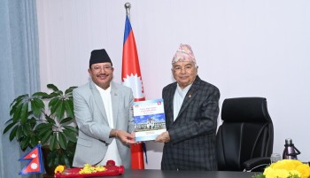 राष्ट्रपति पौडेलसमक्ष निर्वाचन आयोगको प्रतिवेदन पेस