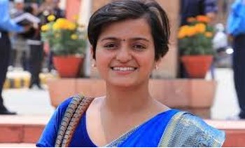 रञ्‍जु दर्शना बनिन् आमा