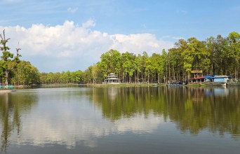 पर्यटकको रोजाइमा रास ताल