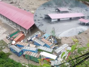 रसुवागढी भन्सार क्षेत्रमा १ सय भन्दा बढी गाडी बगेको प्रारम्भिक अनुमान