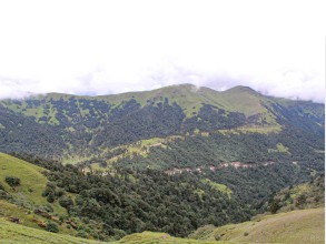 गर्मी छल्न पर्यटक रिग क्षेत्रमा