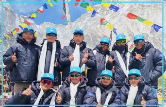 सगरमाथामा बाटो खोल्ने तथा डोरी टाँग्ने कार्य  सम्पन्न