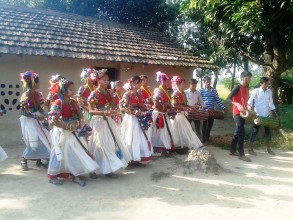 सखिया नाचमा झुम्दै कञ्चनपुरका थारु वस्ती