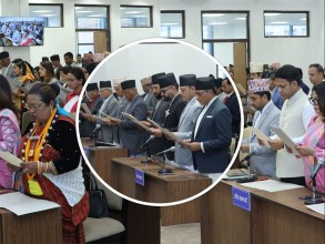 प्रतिनिधिसभाका ज्येष्ठ सदस्य केसीद्वारा नवनिर्वाचित प्रतिनिधिसभा सदस्यलाई शपथ